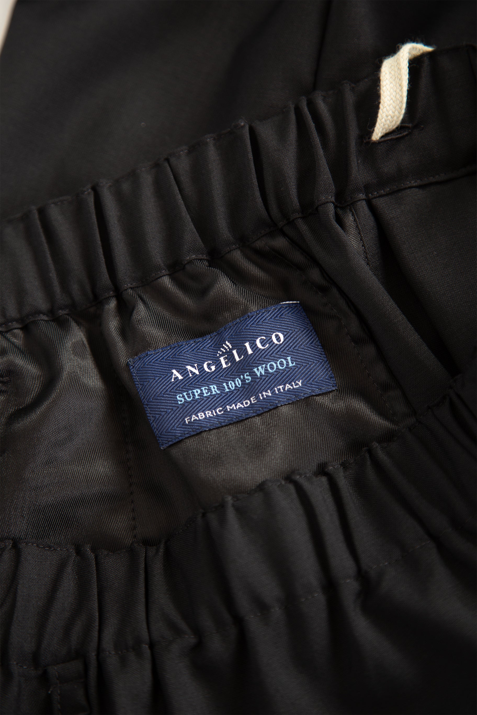 Pantalone nero loose fit in frescolana