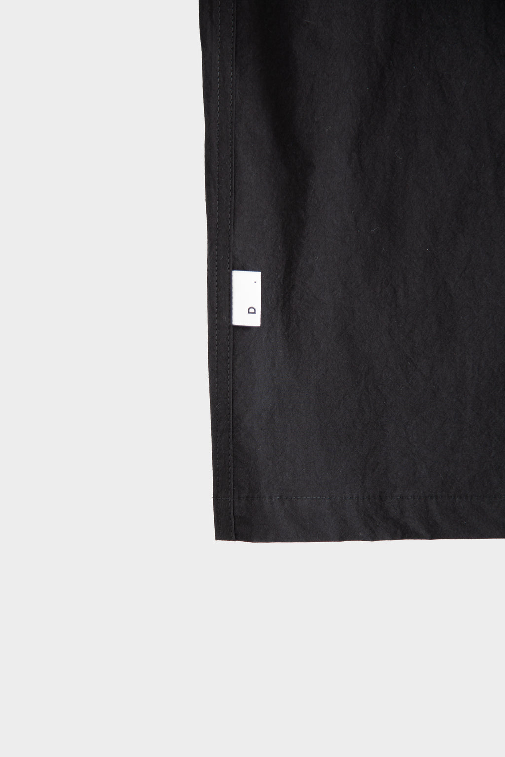 Camicia nera in popeline con zip e maniche corte