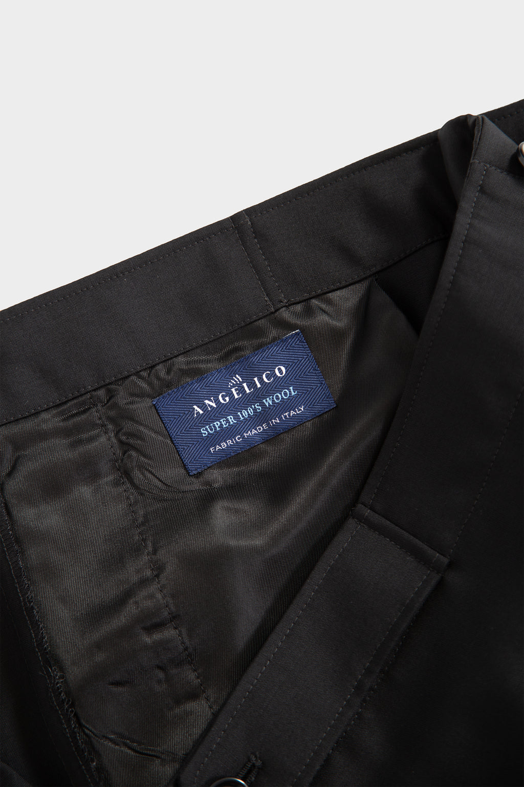 Pantalone nero in frescolana con vita regolabile