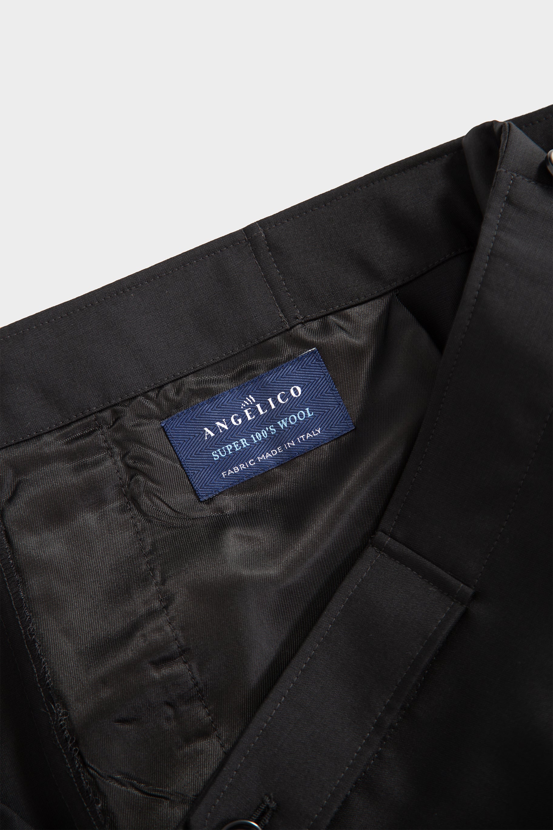 Pantalone nero in frescolana con vita regolabile