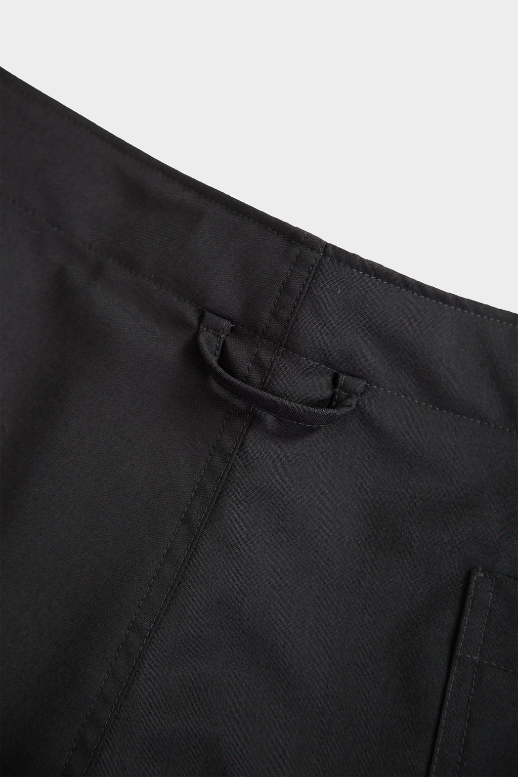 Pantalone nero in frescolana con vita regolabile