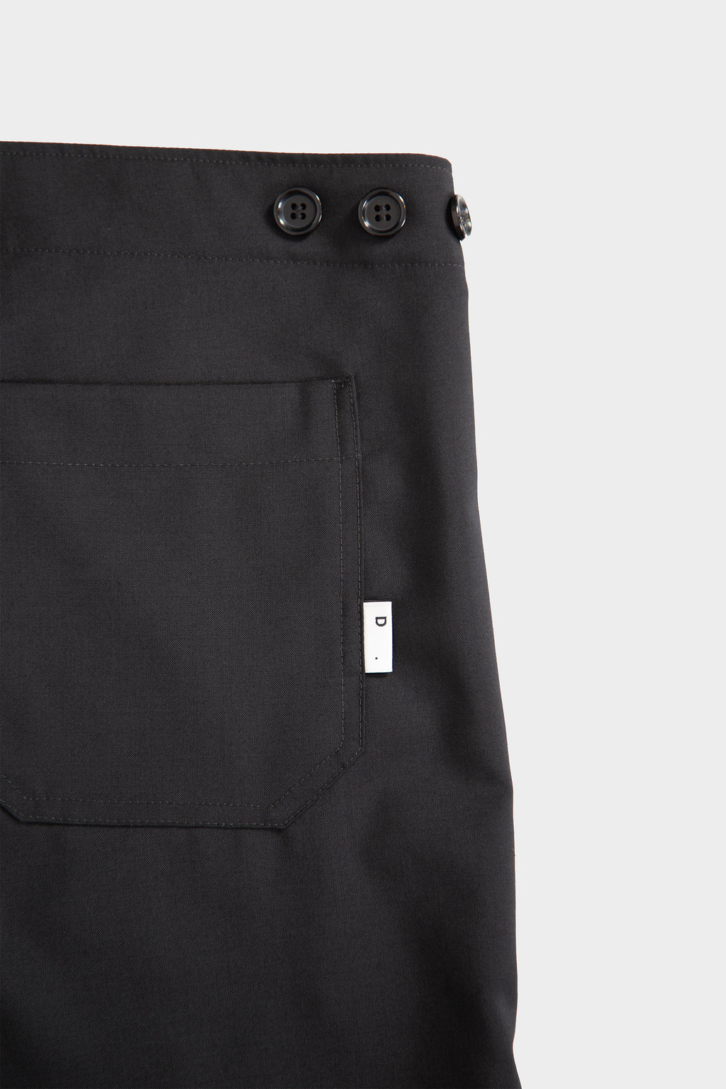 Pantalone nero in frescolana con vita regolabile
