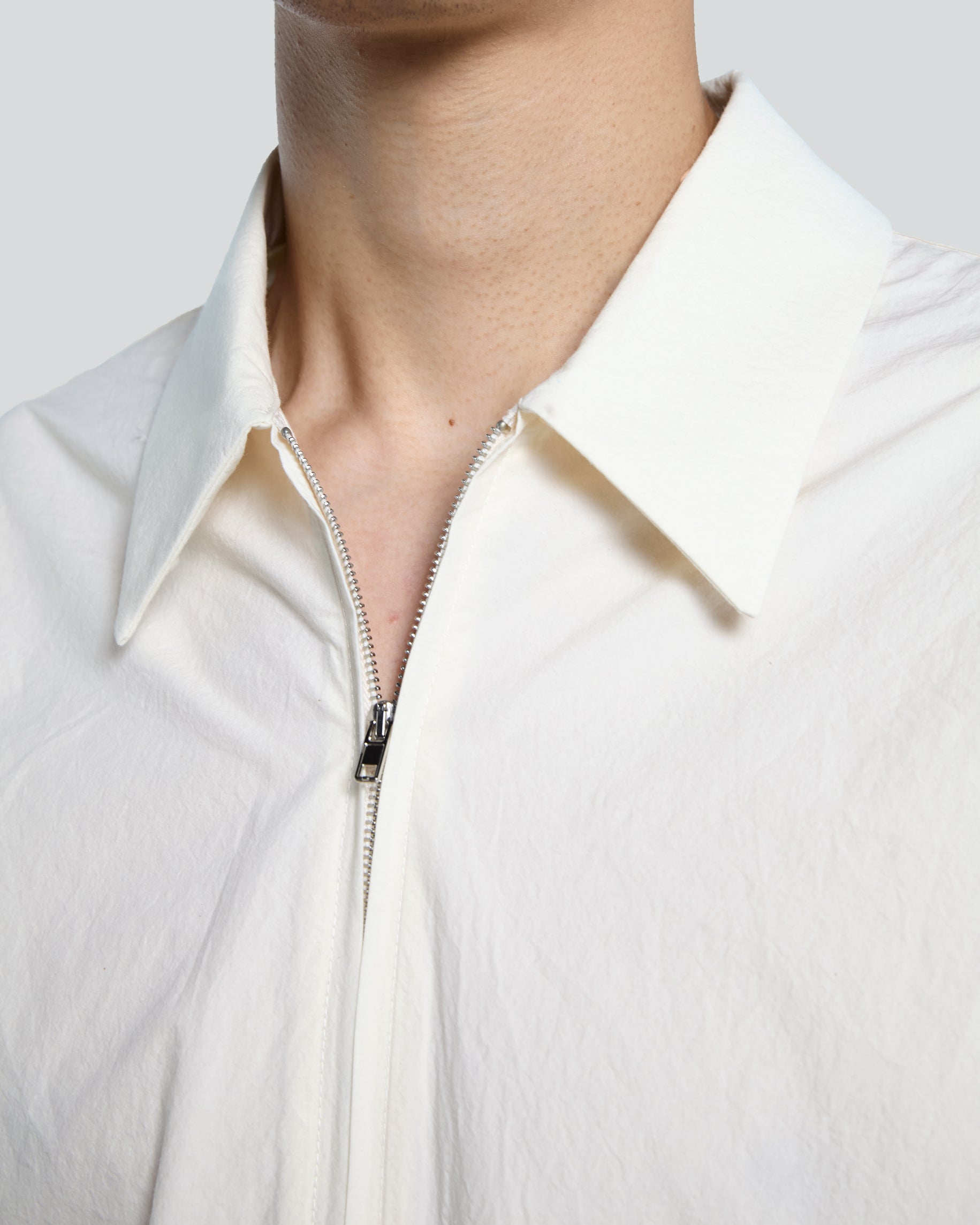 Camicia in popeline panna con zip e maniche corte