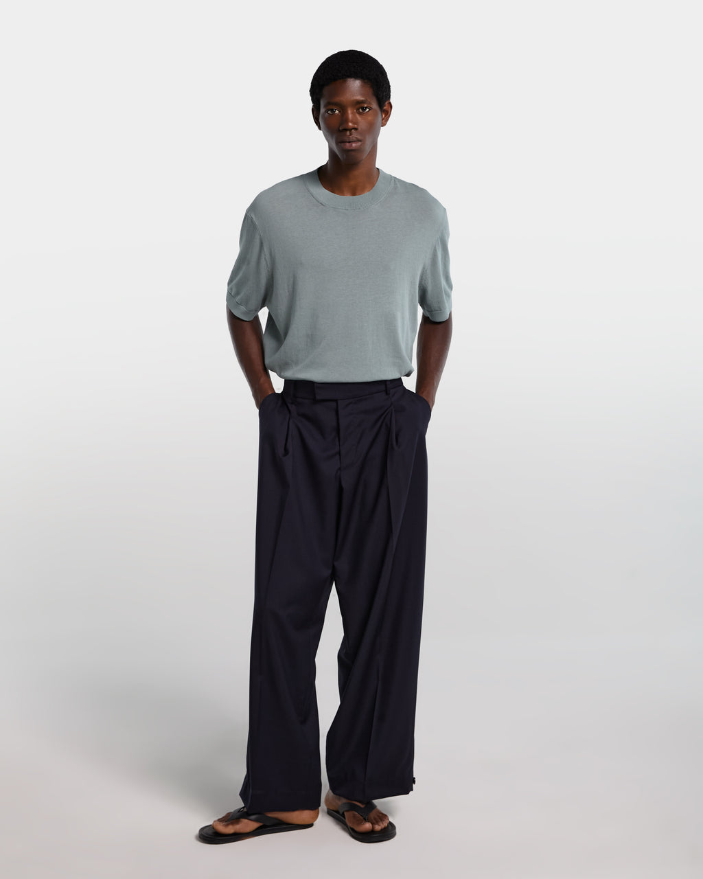 Pantalone blu navy in frescolana con vita regolabile