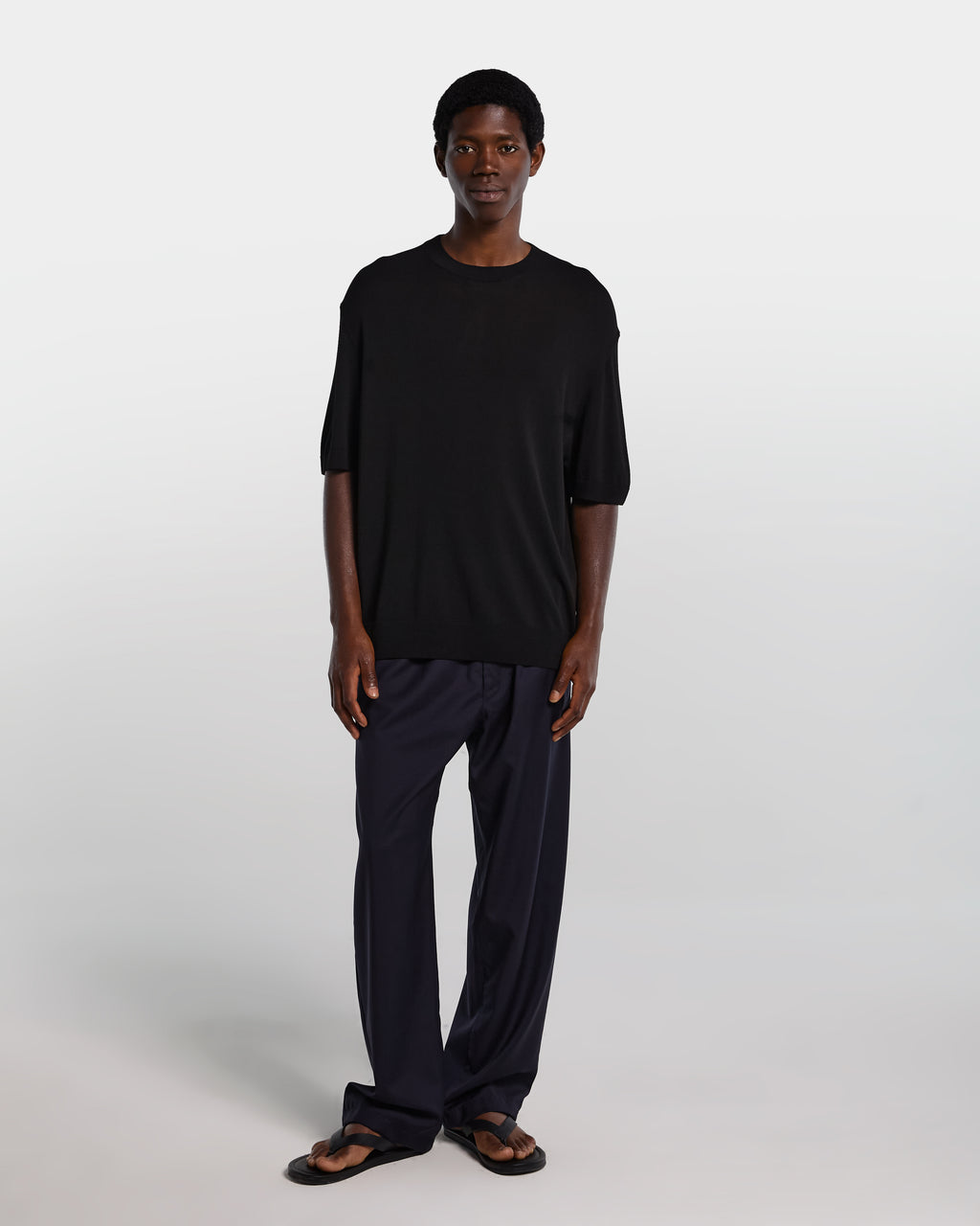 T-shirt nera in viscosa