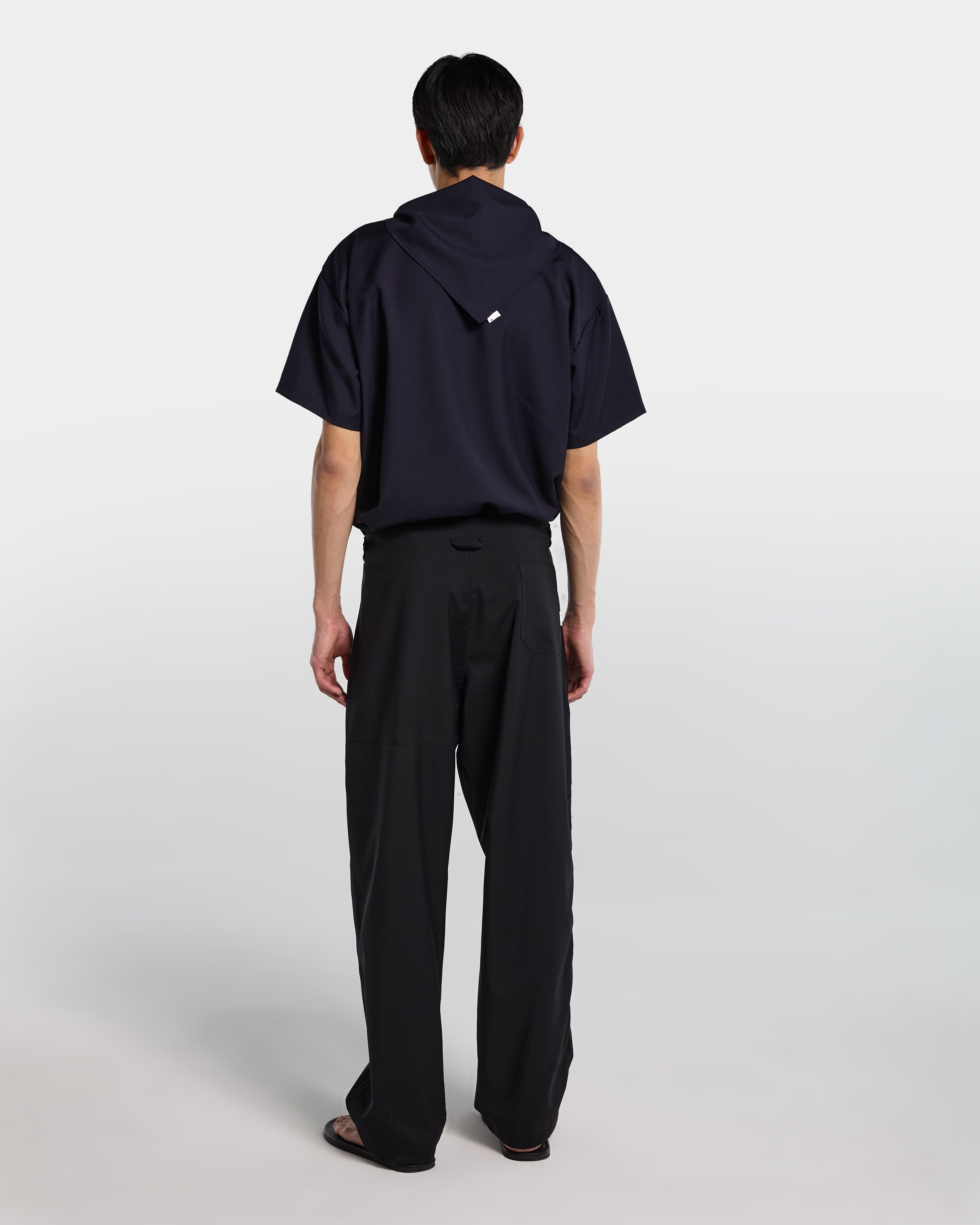Pantalone nero in frescolana con vita regolabile