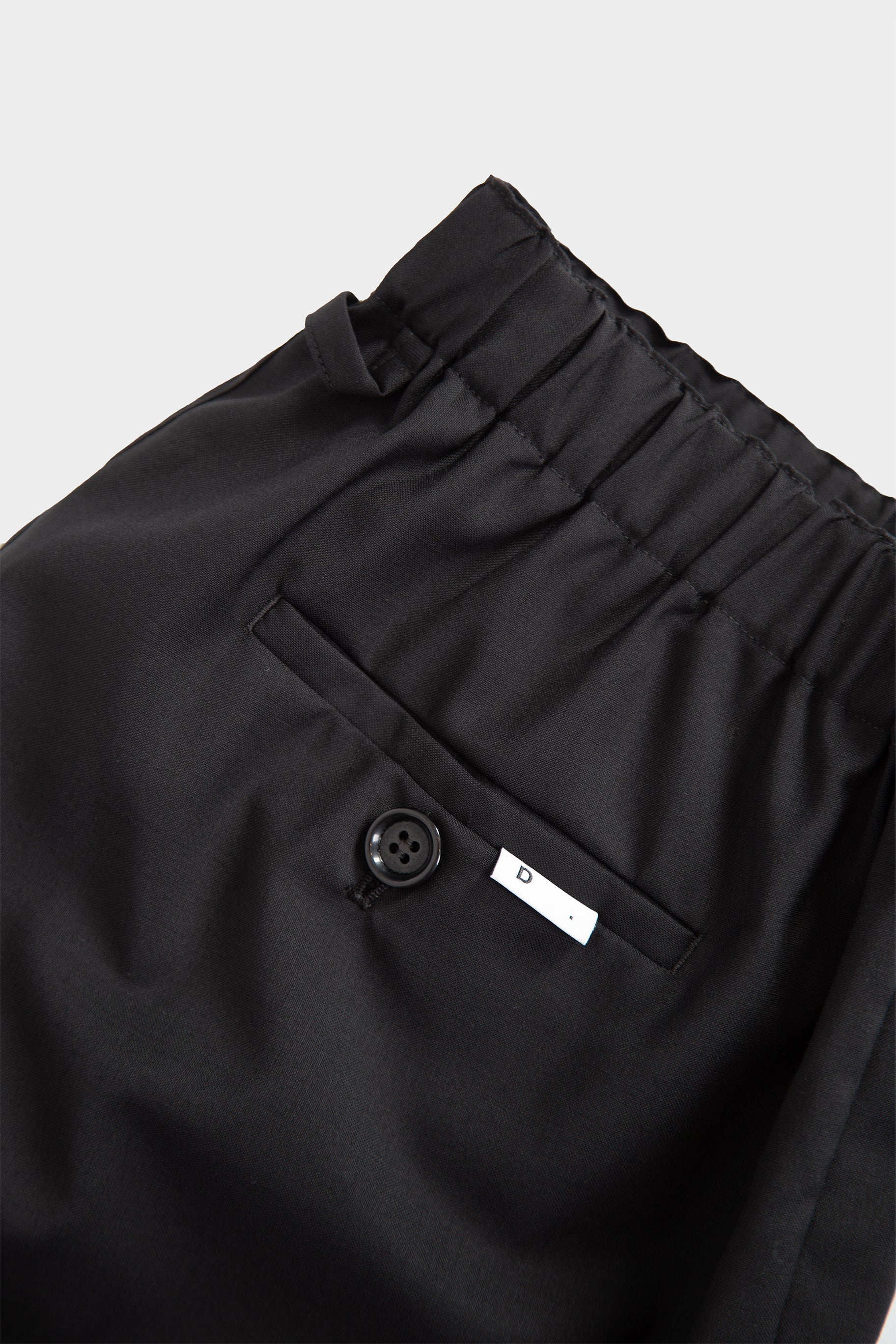 Pantalone nero loose fit in frescolana