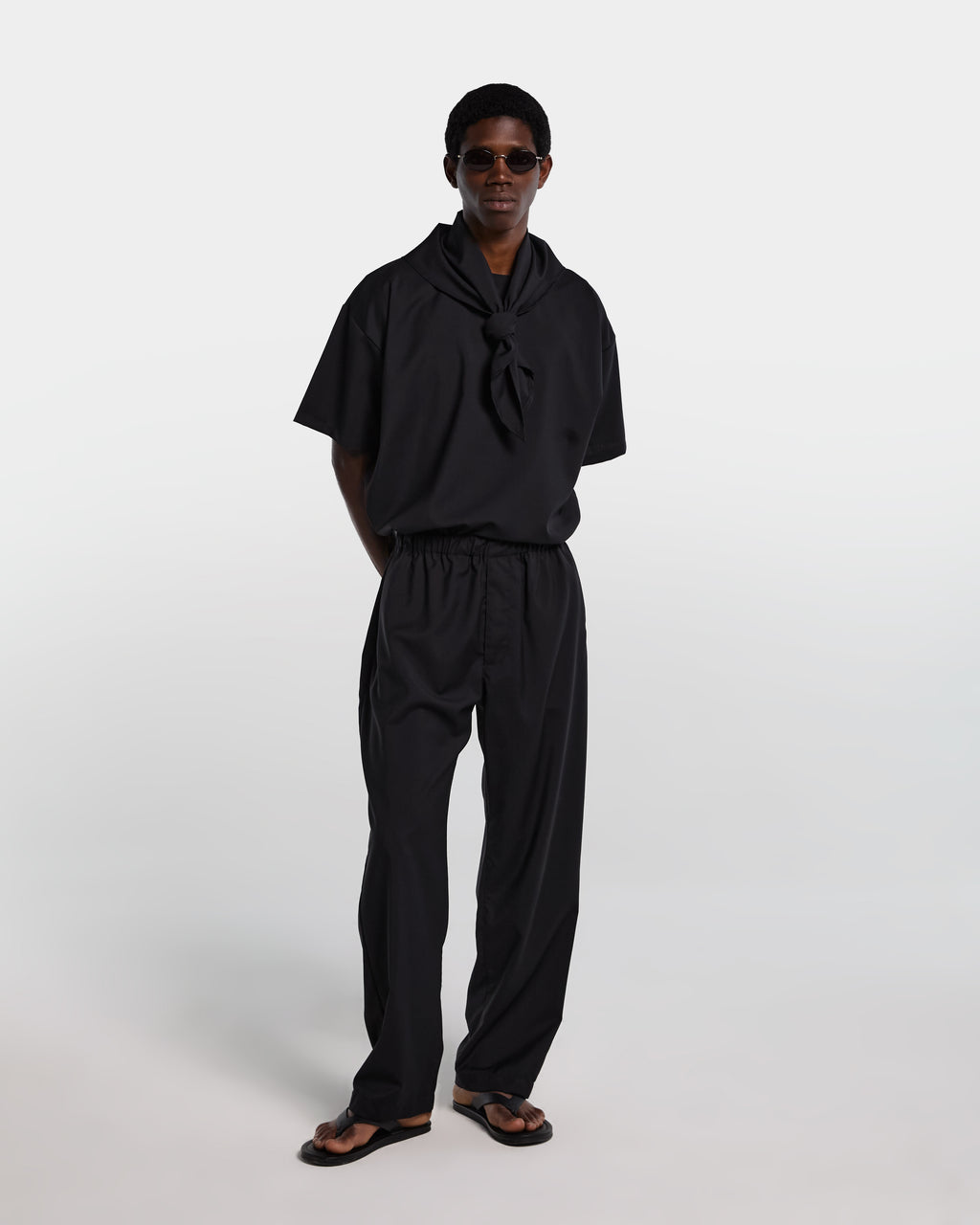 Pantalone nero loose fit in frescolana
