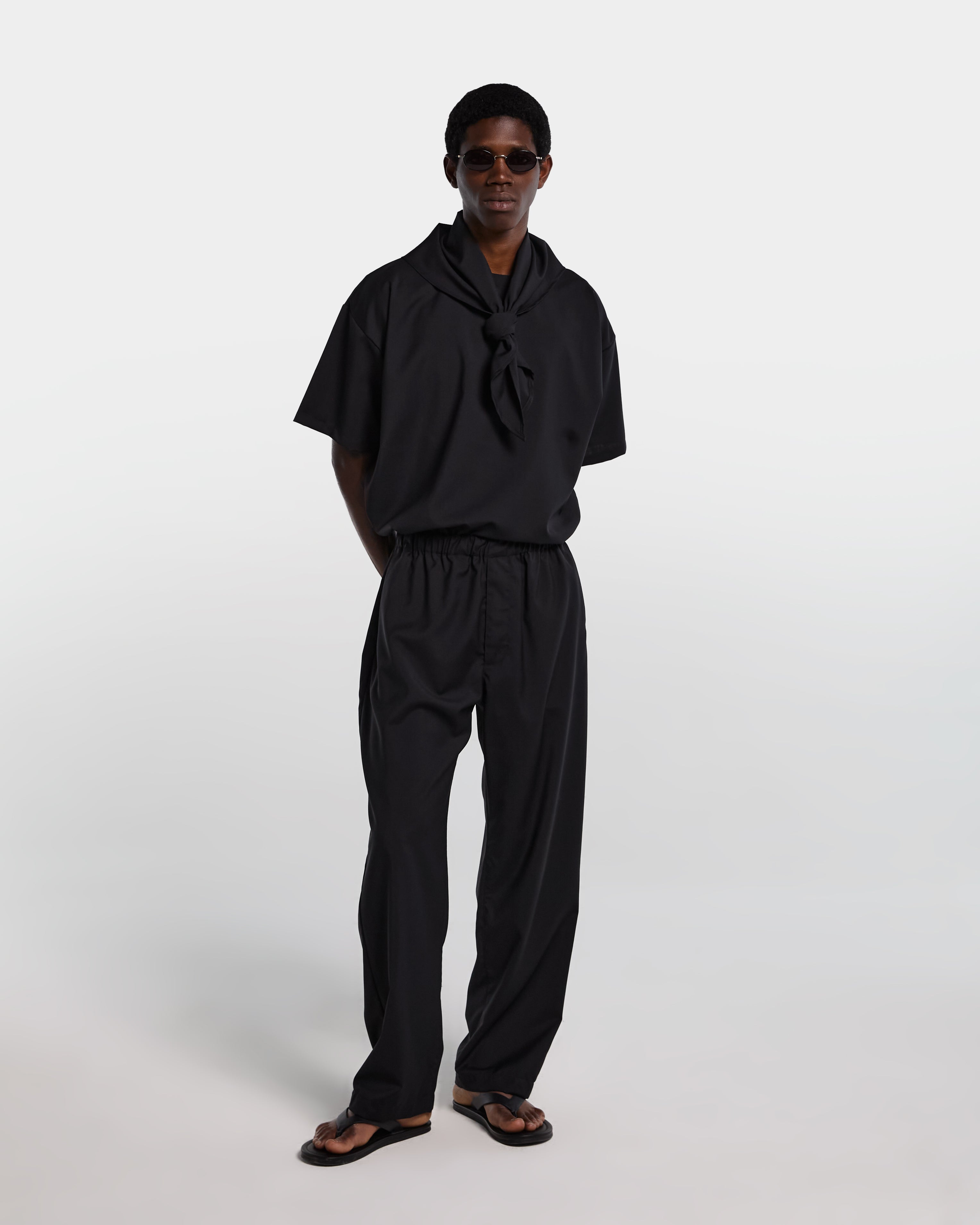 Pantalone nero loose fit in frescolana