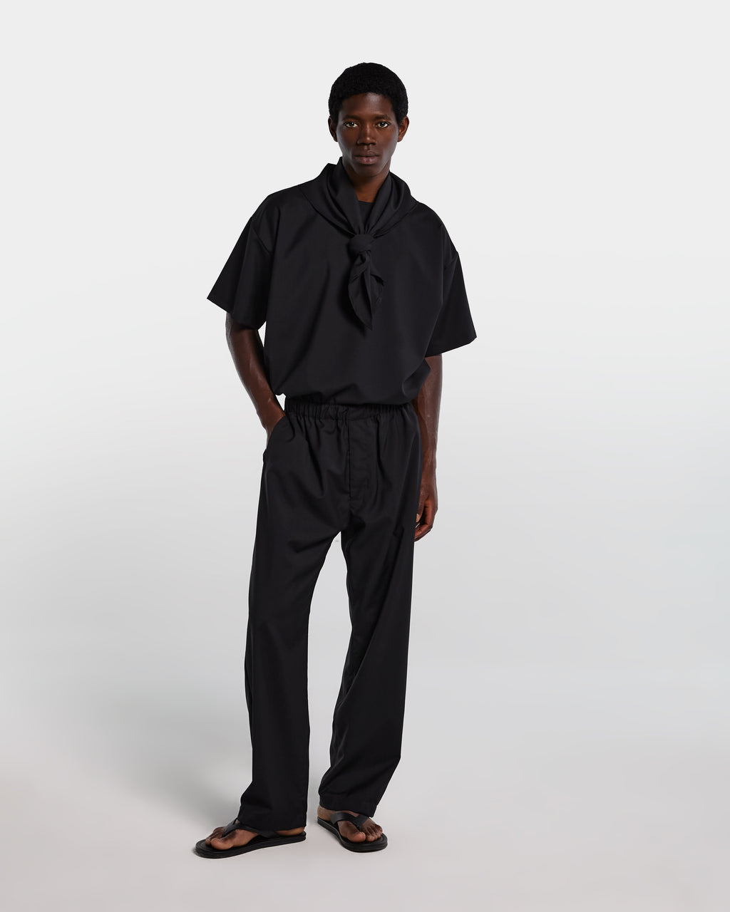 Pantalone nero loose fit in frescolana