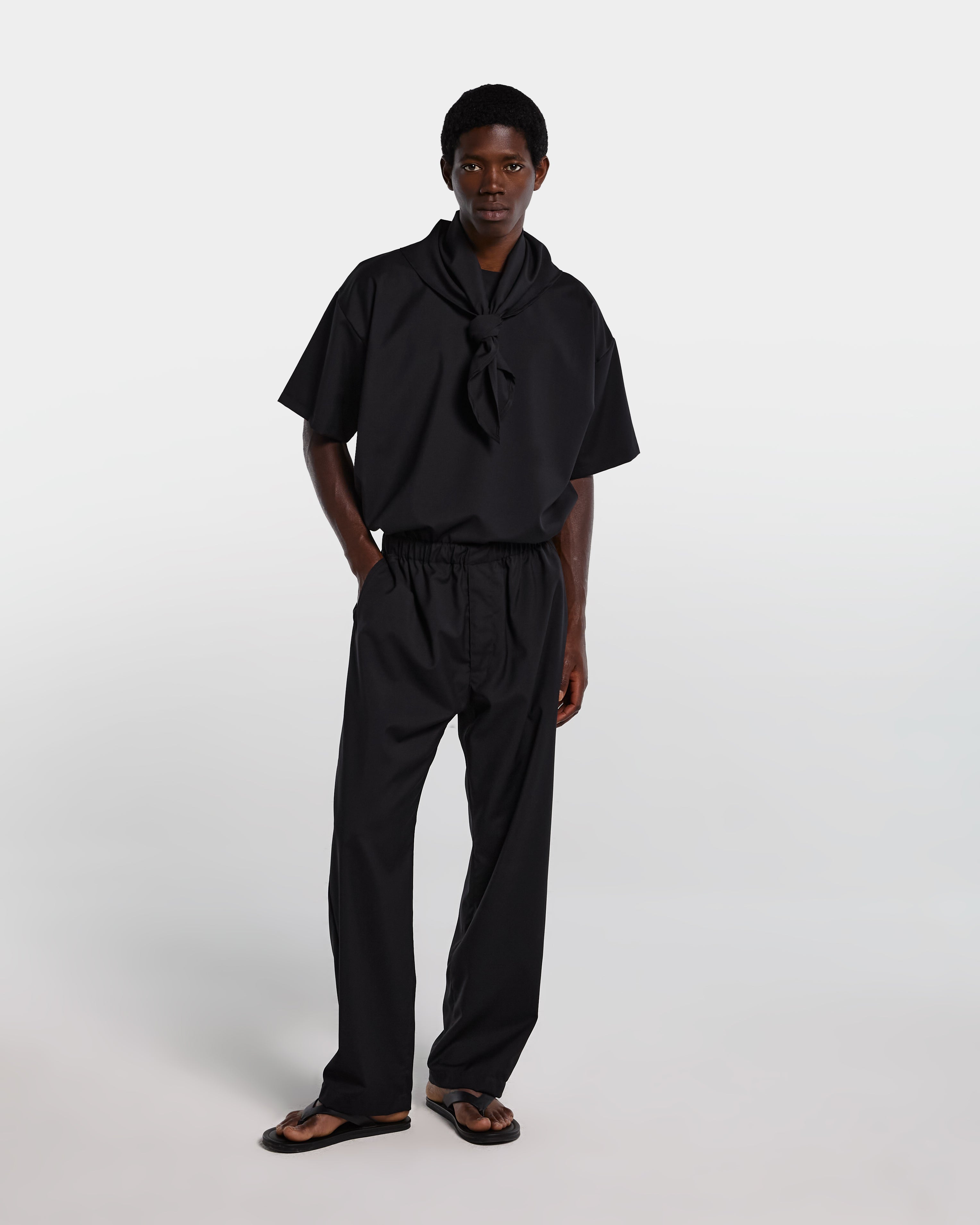 Pantalone nero loose fit in frescolana