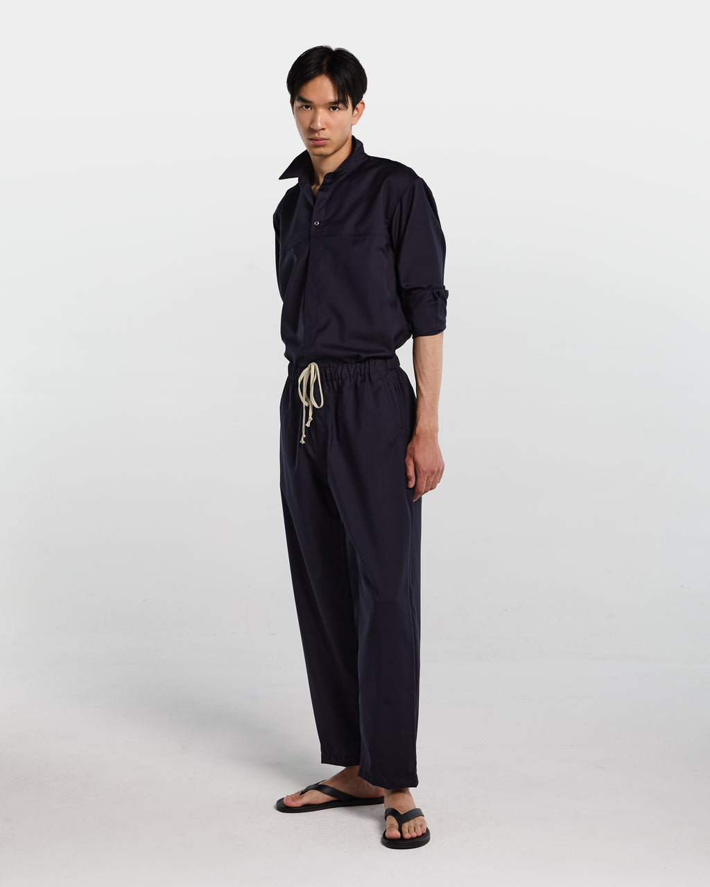 Pantalone loose fit in frescolana blu navy con elastico in vita e coulisse