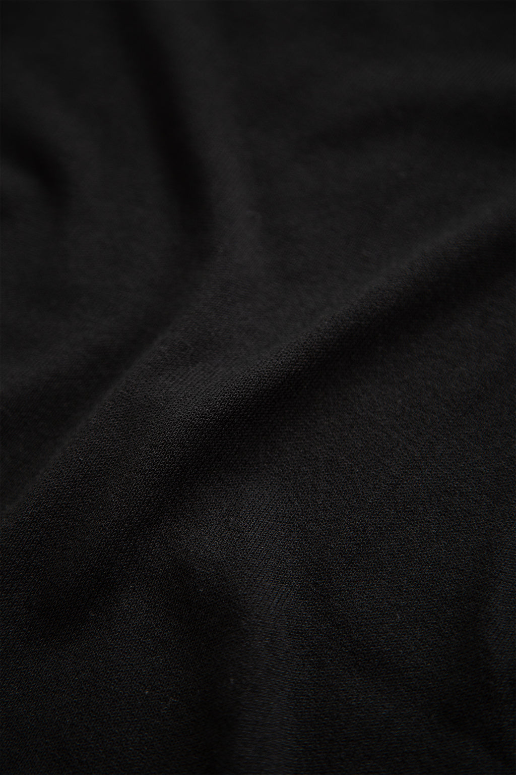T-shirt nera in viscosa