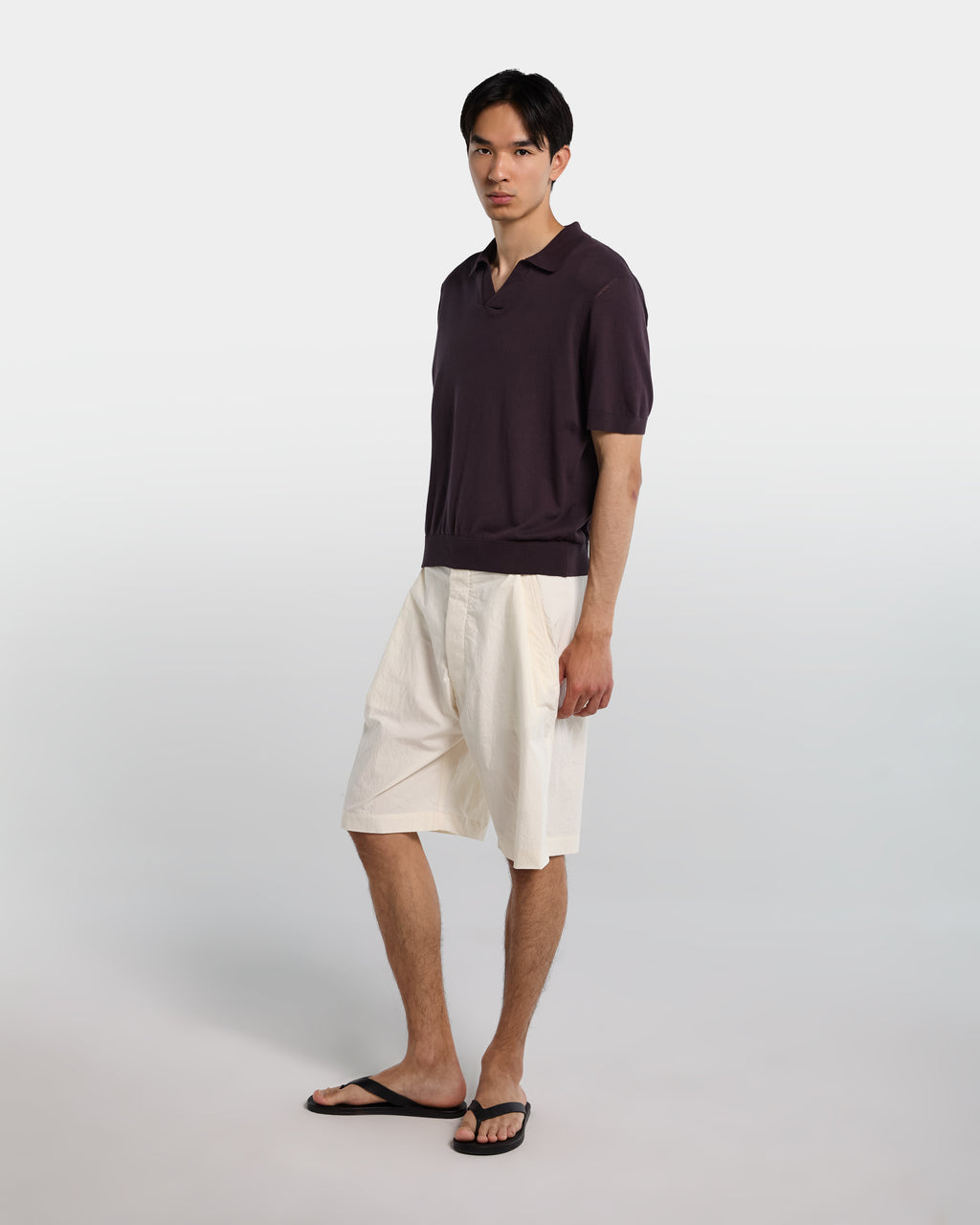 Polo in cotone marrone con collo aperto