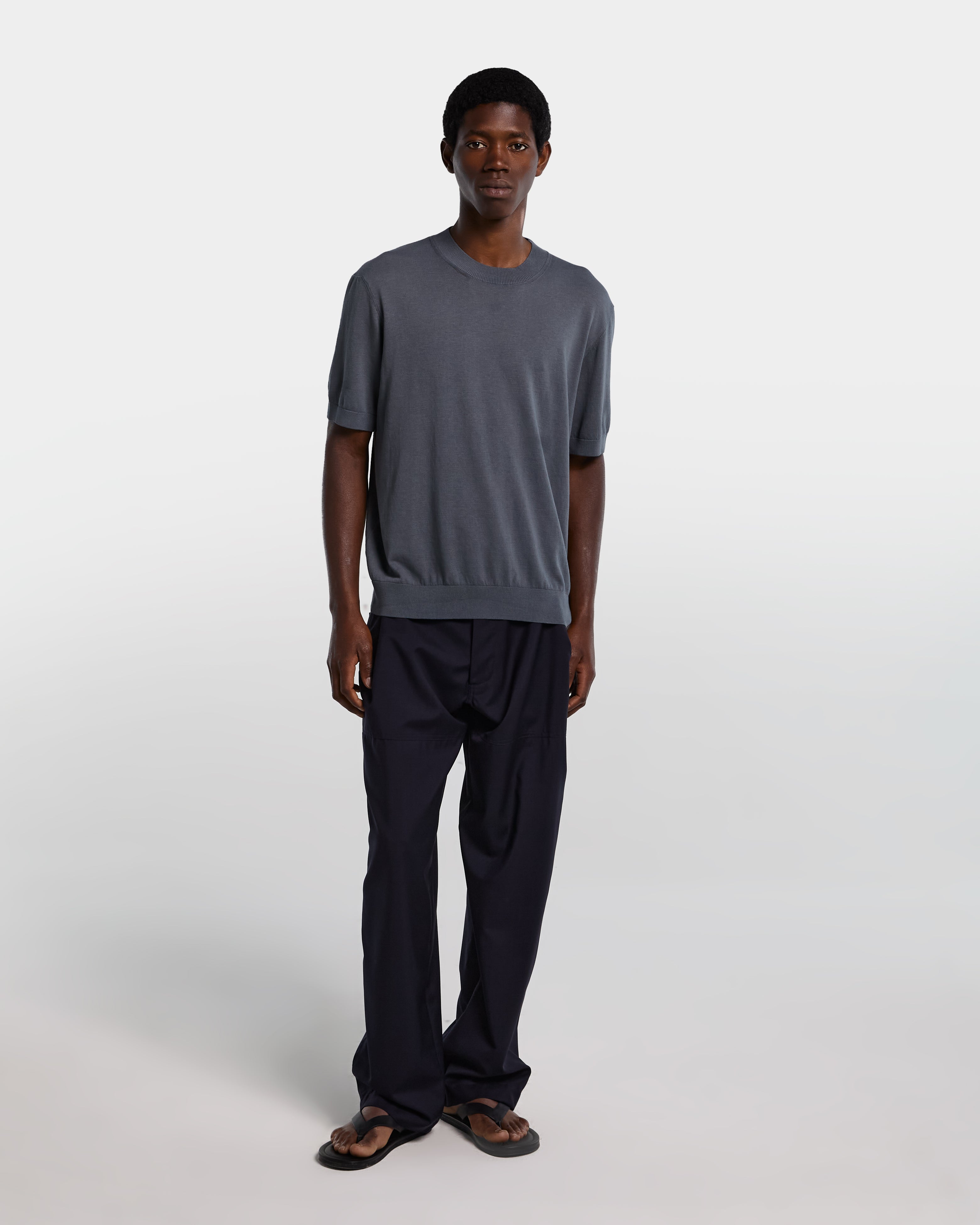 T-shirt grigia in maglia