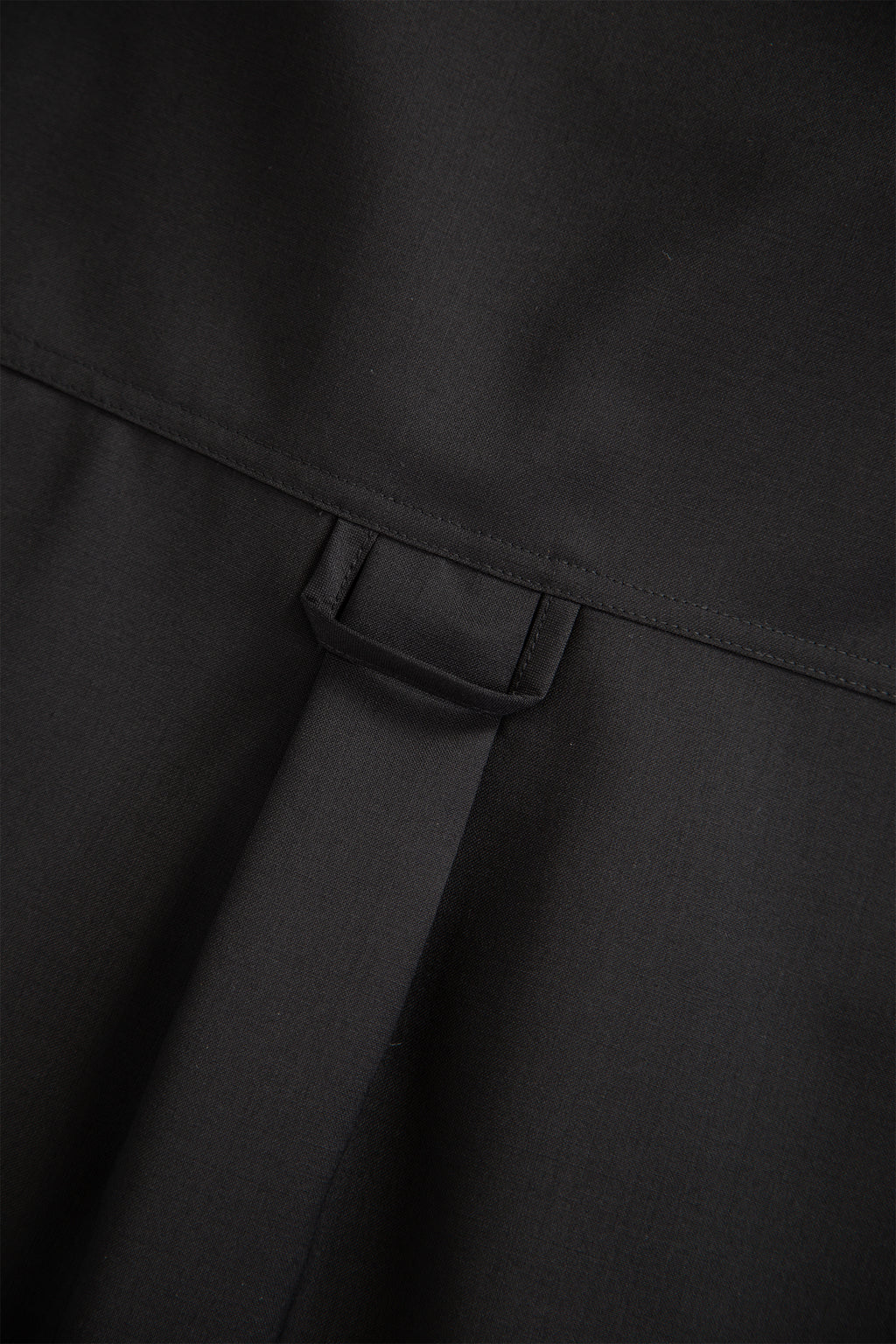 Camicia nera in frescolana con zip