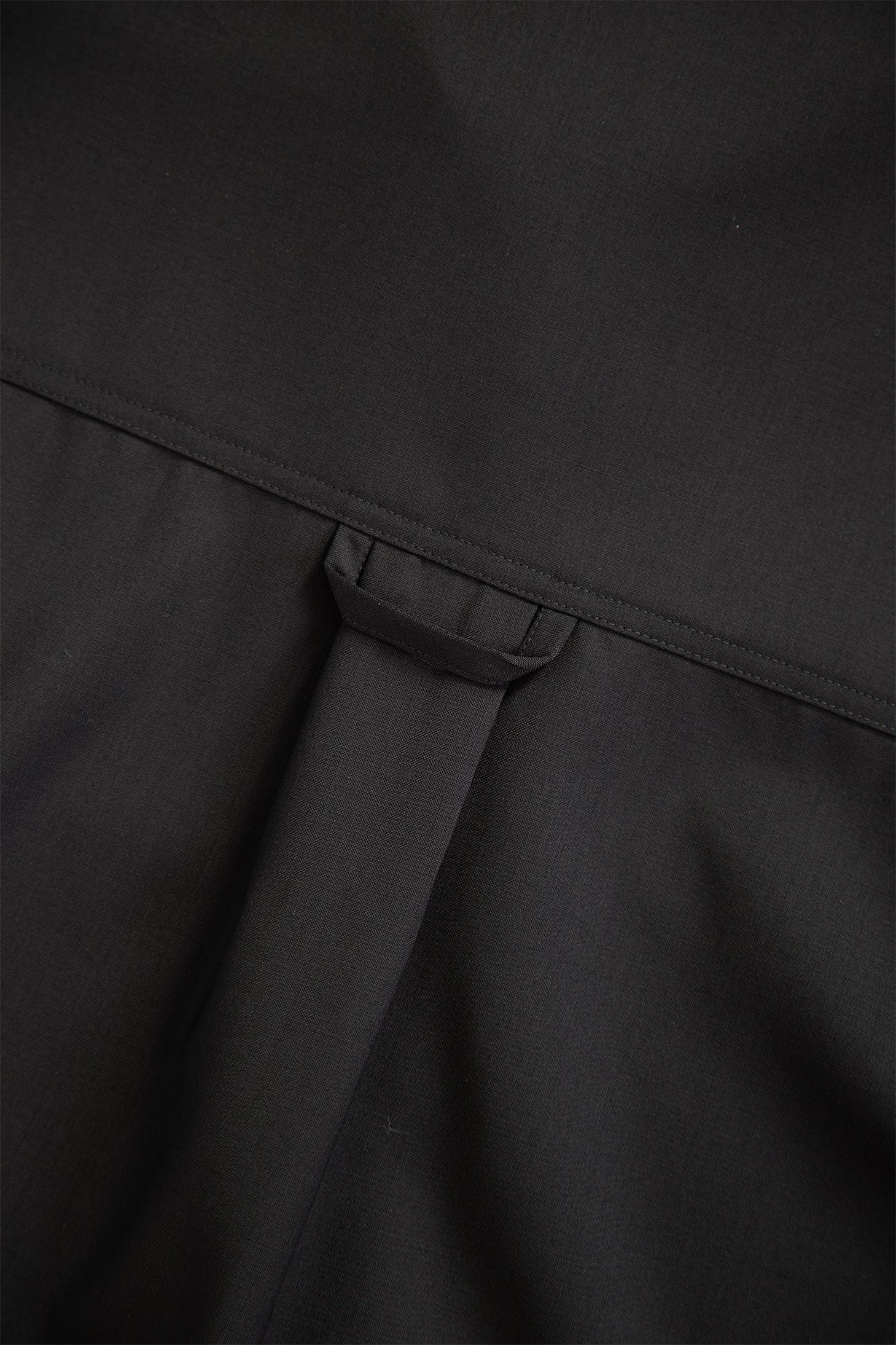 Overshirt nera in frescolana con maniche lunghe
