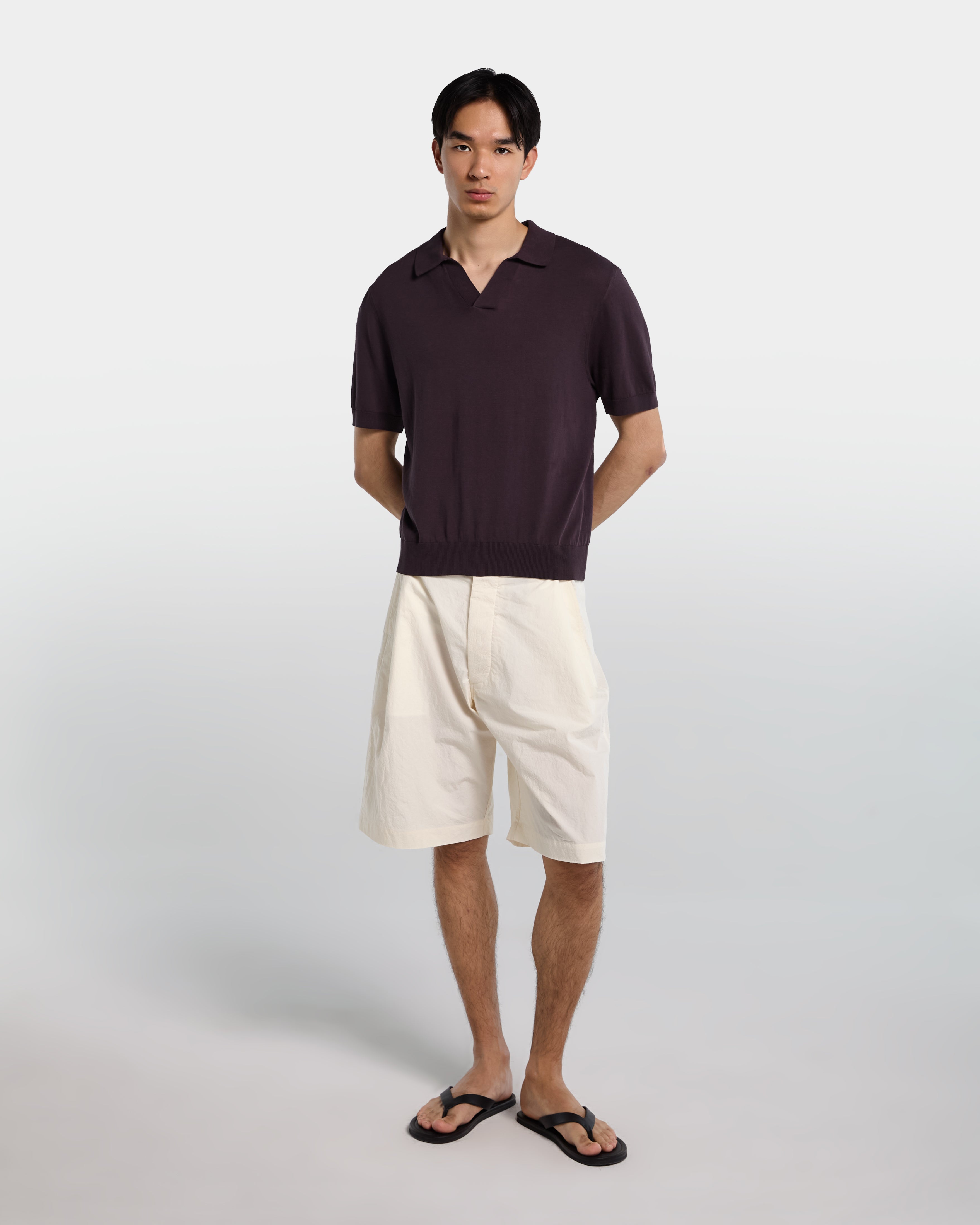 Polo in cotone marrone con collo aperto