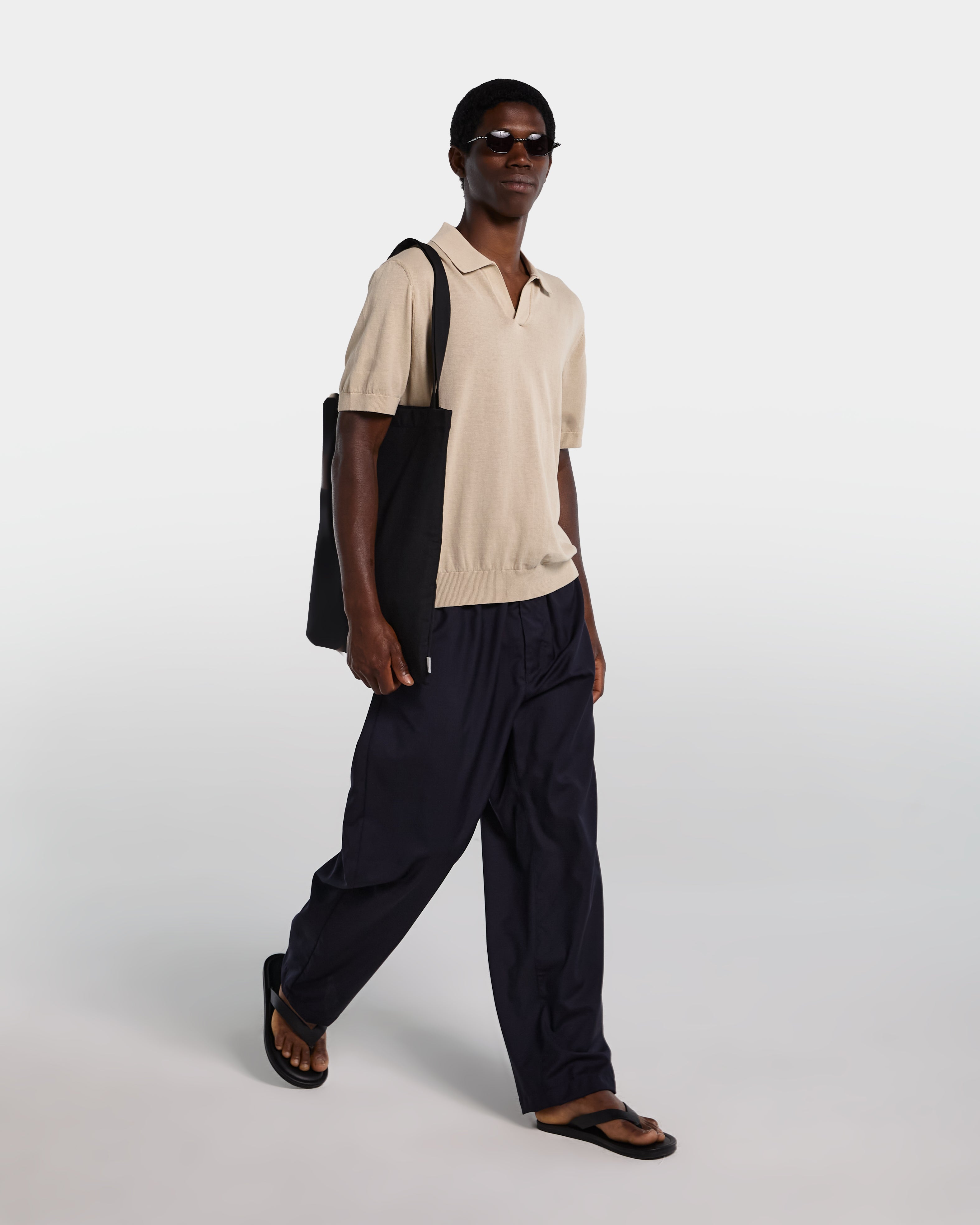 Polo in cotone color sabbia con collo aperto