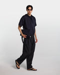 Pantalone nero in frescolana con vita regolabile