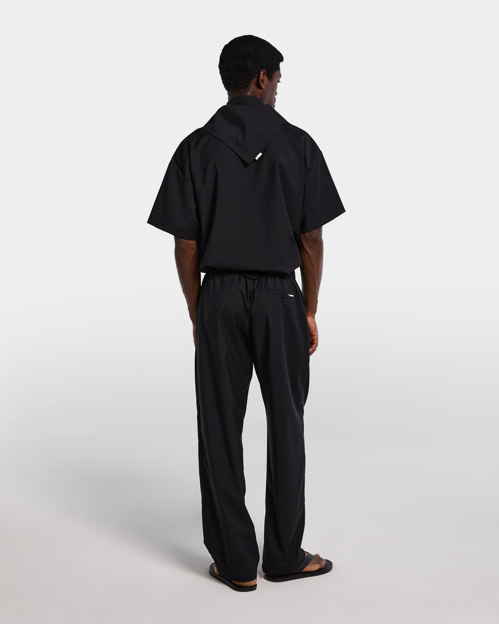 Pantalone nero loose fit in frescolana