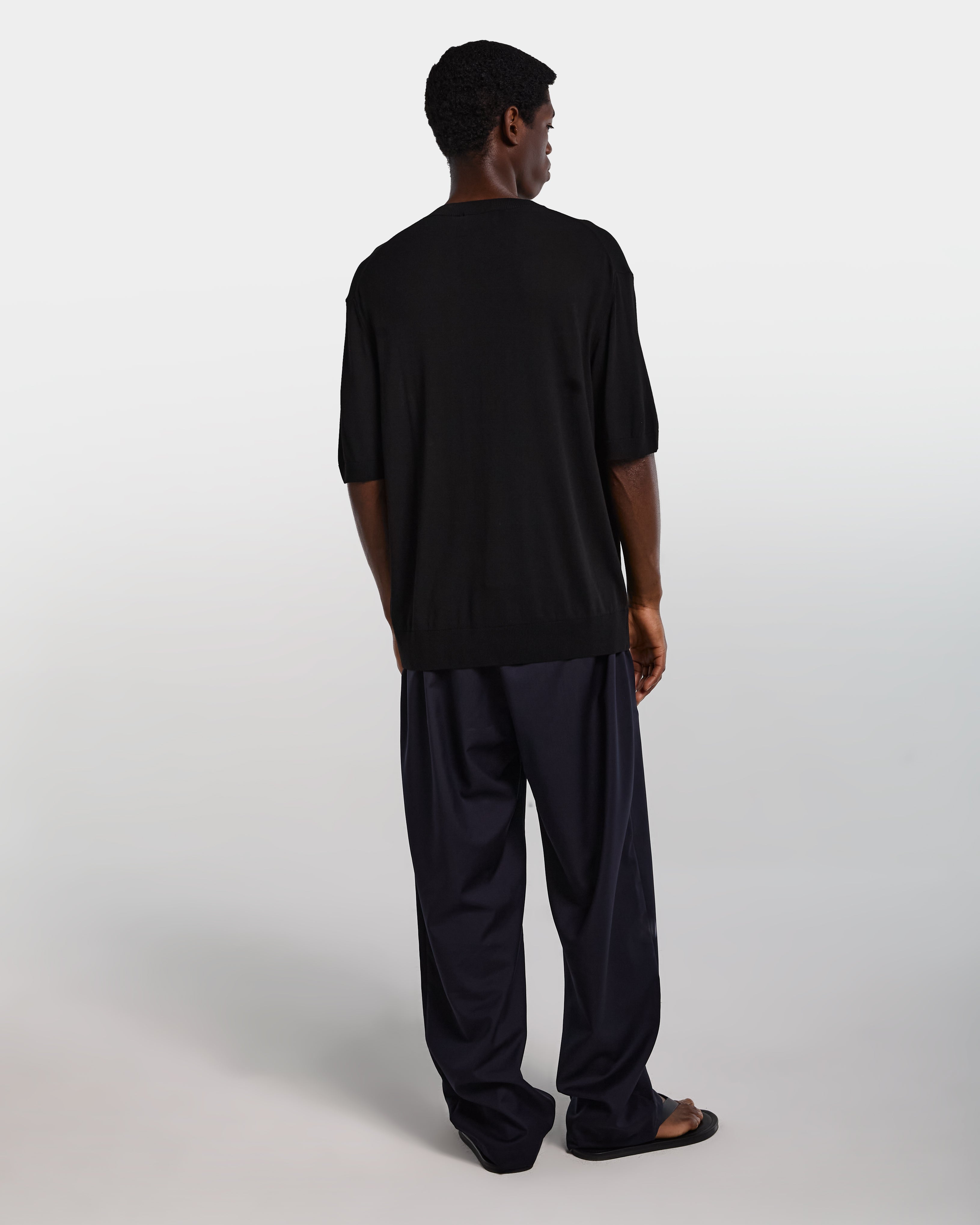 T-shirt nera in viscosa