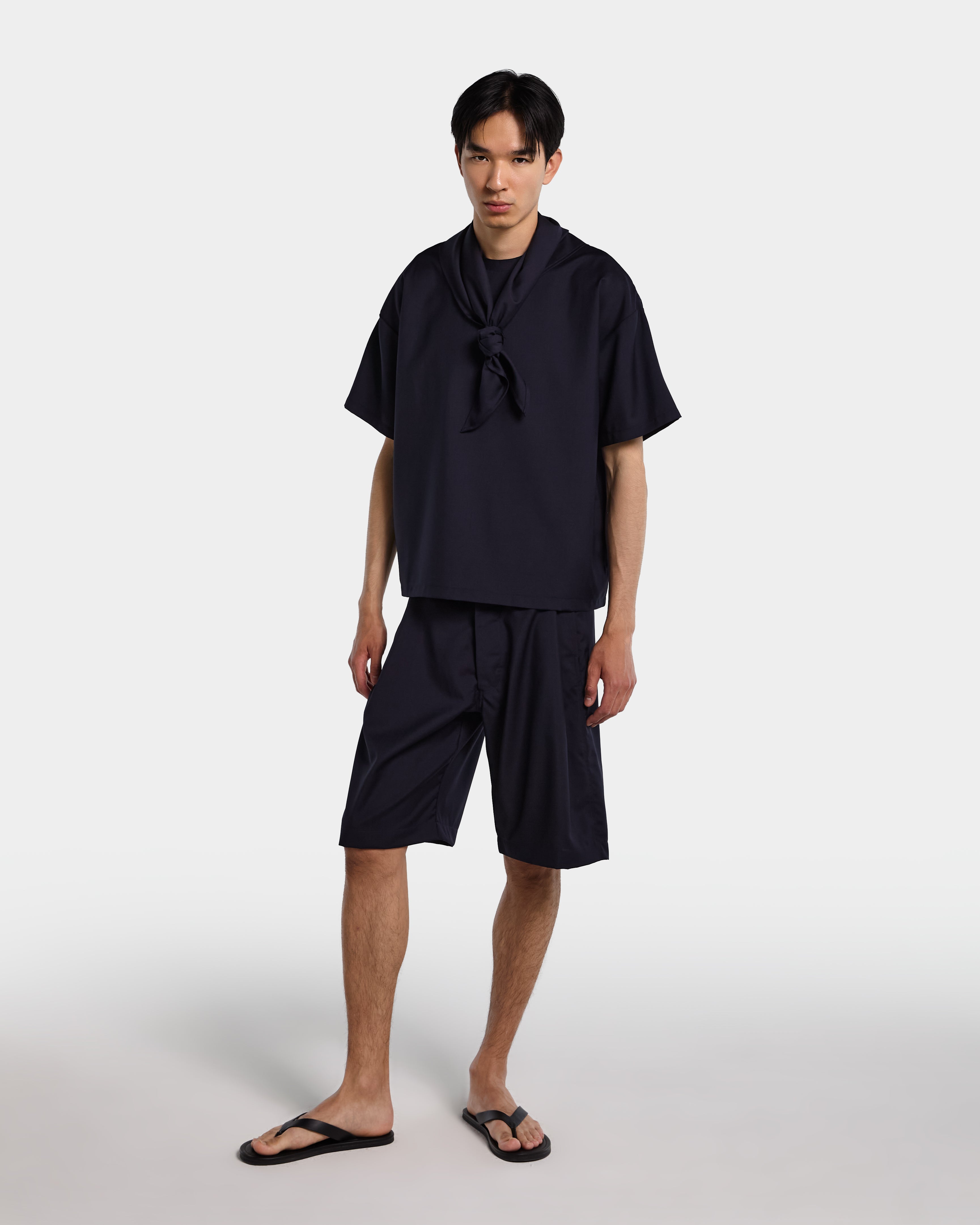 T-shirt blu navy in frescolana con bandana